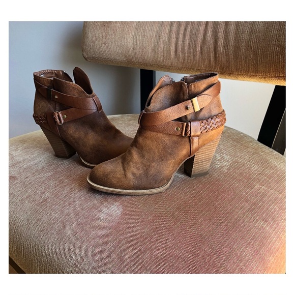 XOXO Shoes - Brown Booties - never worn!!! Like new !!!!